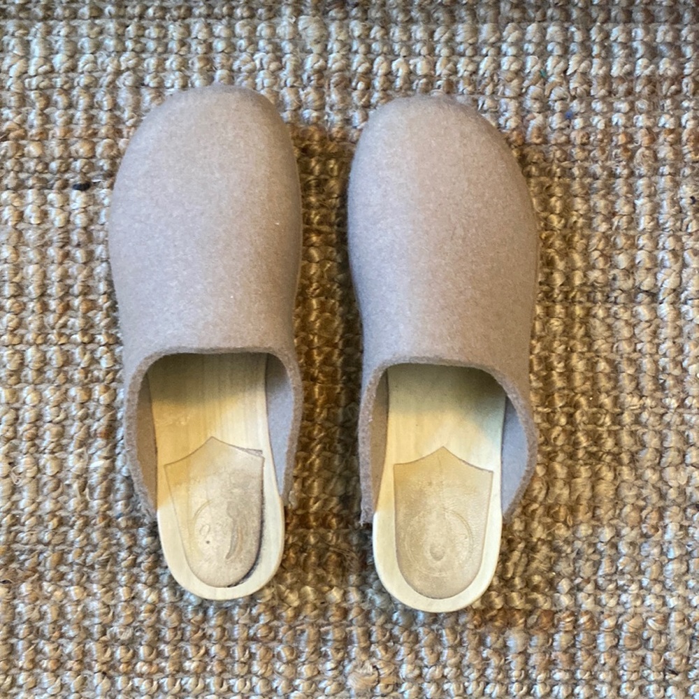 No. 6 Tan Felt Clog Mules